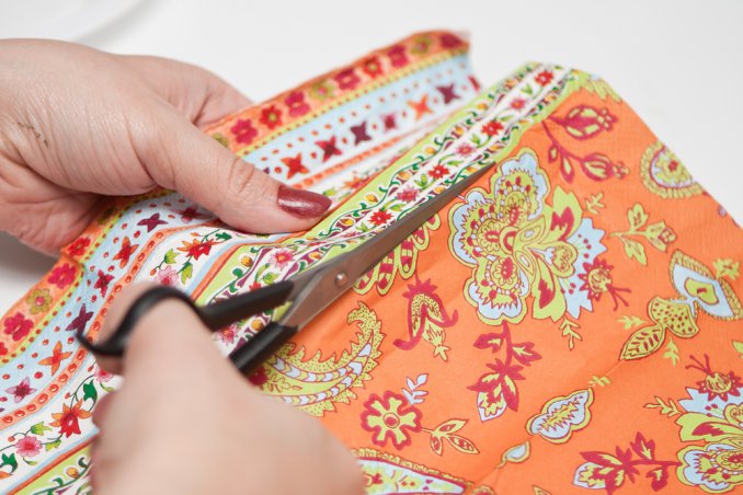 come fare decoupage, ritagliare carta decoupage