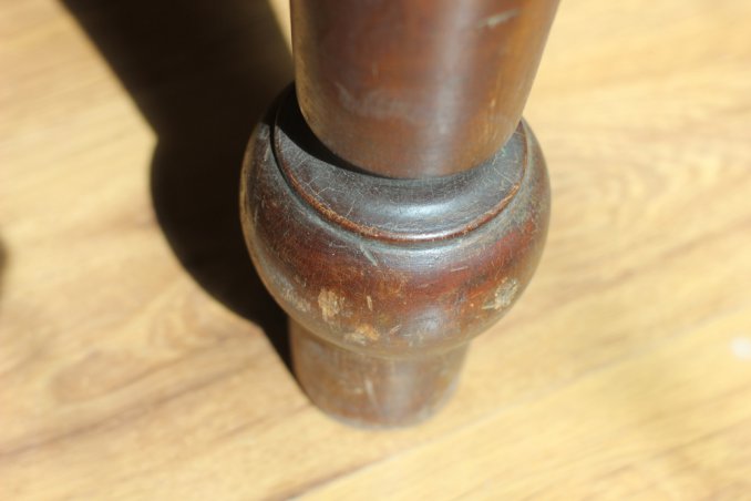 riciclo creativo mobili, riciclare piedi di legno