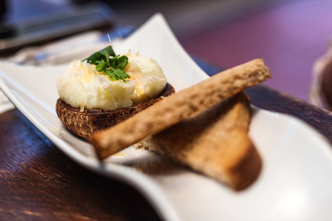 uovo in camicia fritto, ricetta, come prepararlo