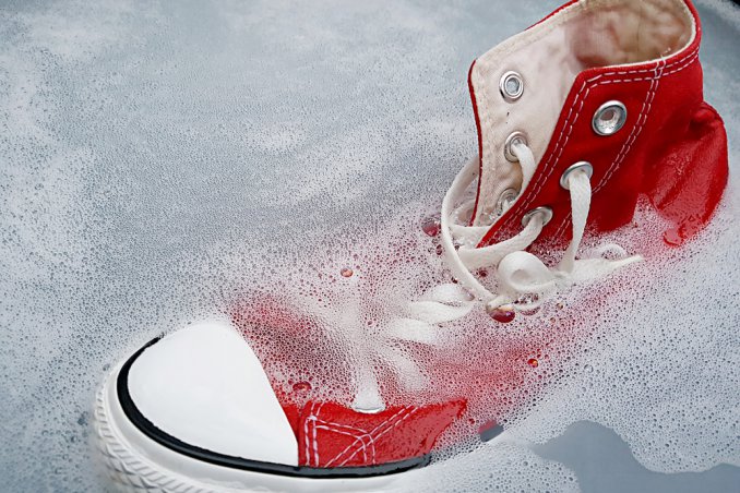 come lavare scarpe tela, come pulire scarpe tela