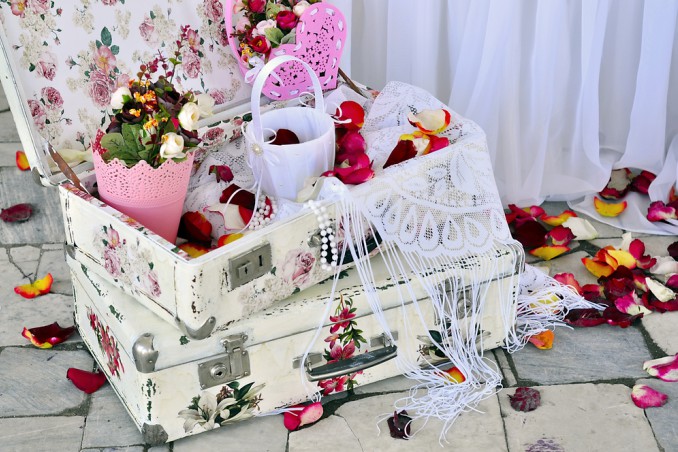 valigia decoupage, decorare vecchia valigia