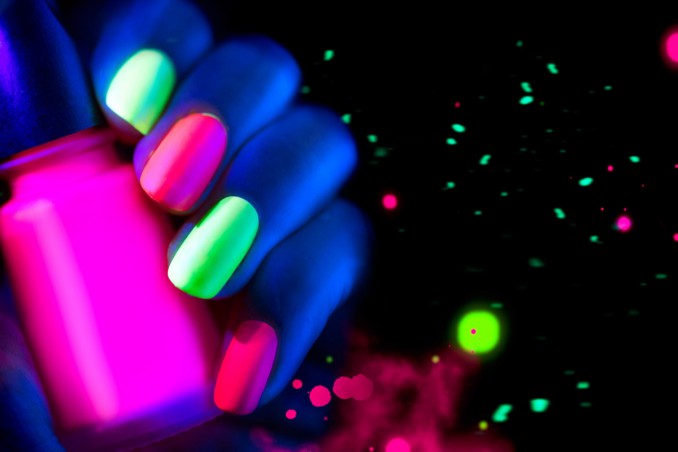 nail art, neon, decorazione unghie