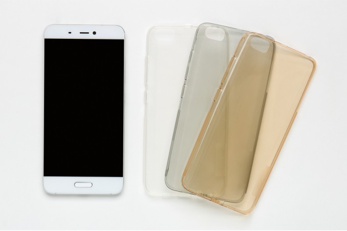 pulire cover ingiallite, rendere trasparente cover ingiallita