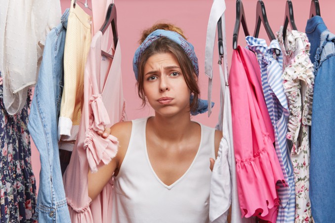 cambio armadio cosa buttare, decluttering armadio, cosa buttare dal guardaroba 
