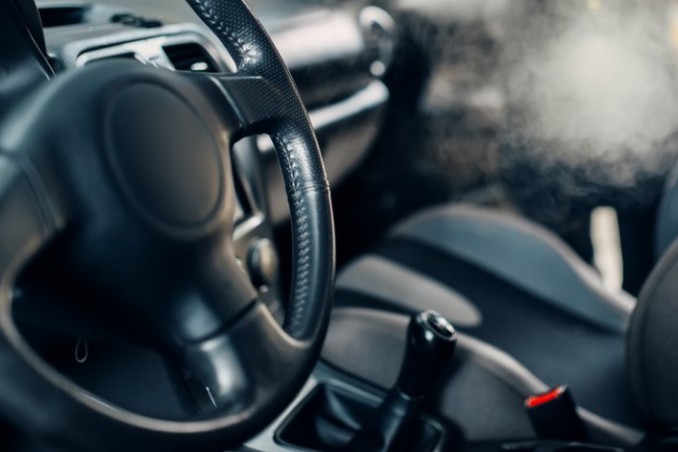 come togliere odore sigaretta macchina, come togliere odore fumo macchina, togliere puzza sigaretta macchina