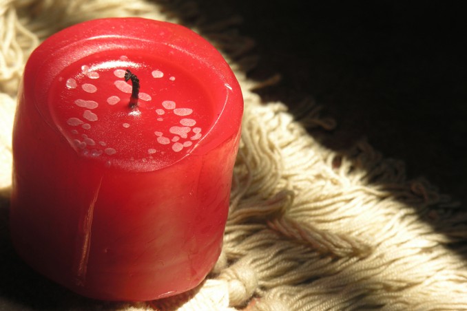 come togliere la cera dal tappeto, macchie di cera