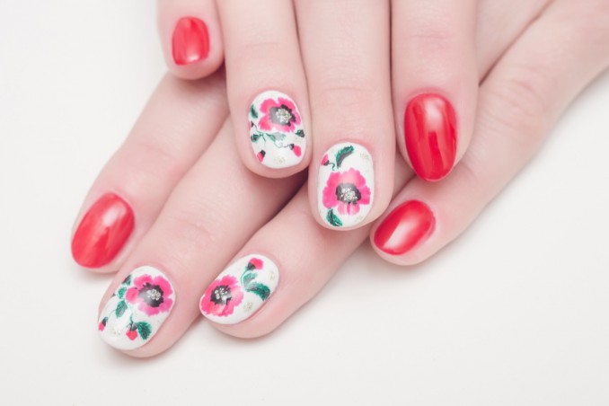 nail art, fiori stilizzati, decorazioni unghie