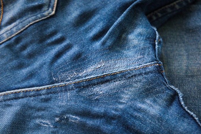 come rammendare buco jeans, buco jeans
