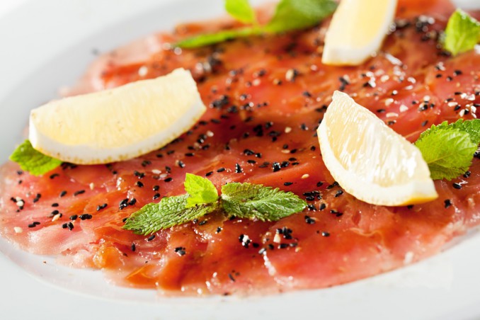 carpaccio, tonno affumicato, marinata agrumi