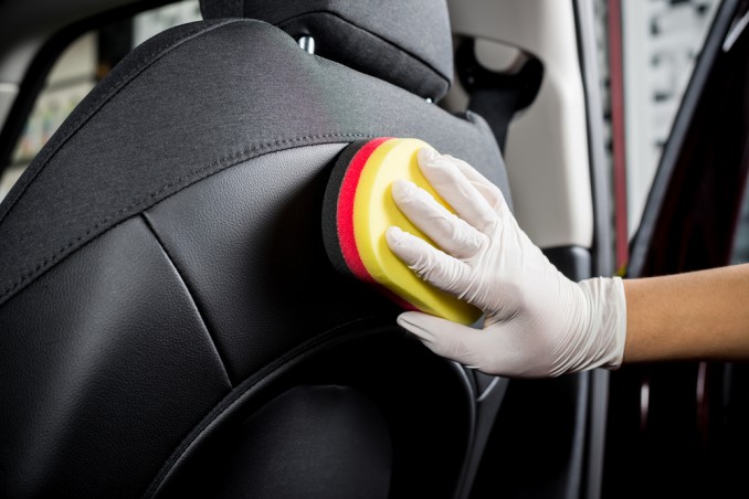 pulire sedili auto tessuto