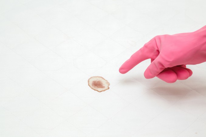 come togliere macchie sangue materasso, macchie sangue materasso