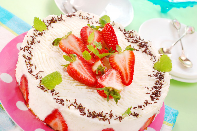 torte compleanno decorate panna, torte decorate panna