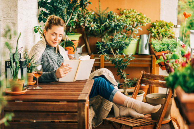 Leggere sul balcone