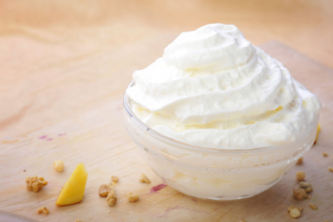 come montare panna a mano senza frusta, come montare panna a mano, come montare panna senza frusta
