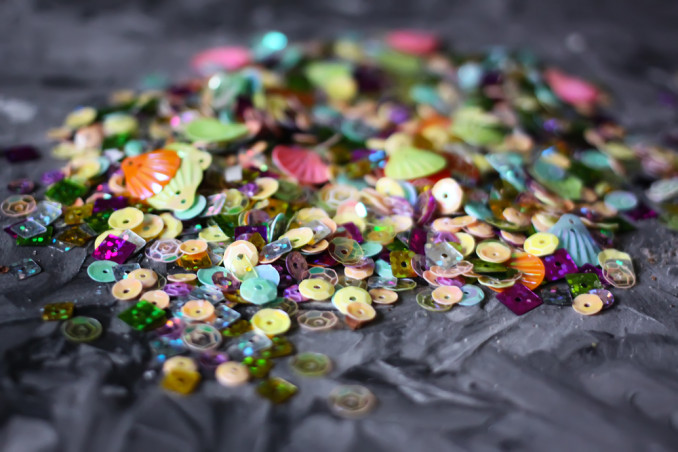 come cucire paillettes a mano, come cucire paillettes, come cucire strass