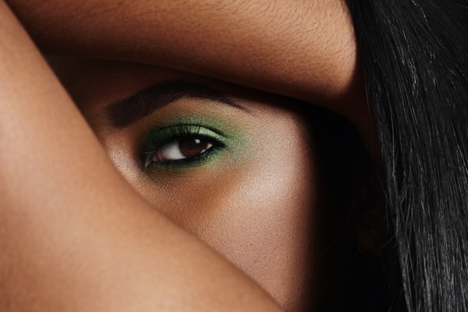 trucco occhi, iride marrone, ombretto verde