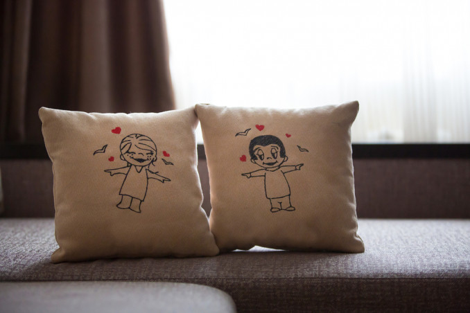 cuscini romantici fai da te, cuscini fai da te, cuscini decoupage, decoupage su stoffa