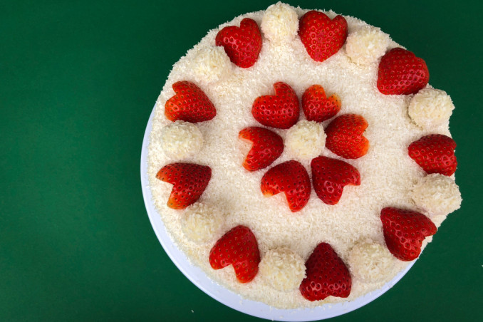 come decorare torta cocco, torta cocco decorata