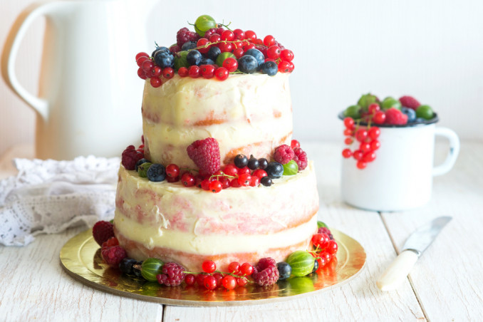 torte decorate con frutti di bosco, decorazioni torte frutti di bosco