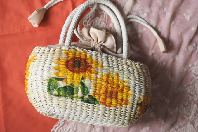 borsa paglia decorate fai da te, borse paglia decoupage