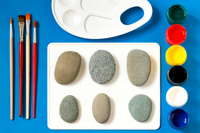 sassi dipinti alfabeto