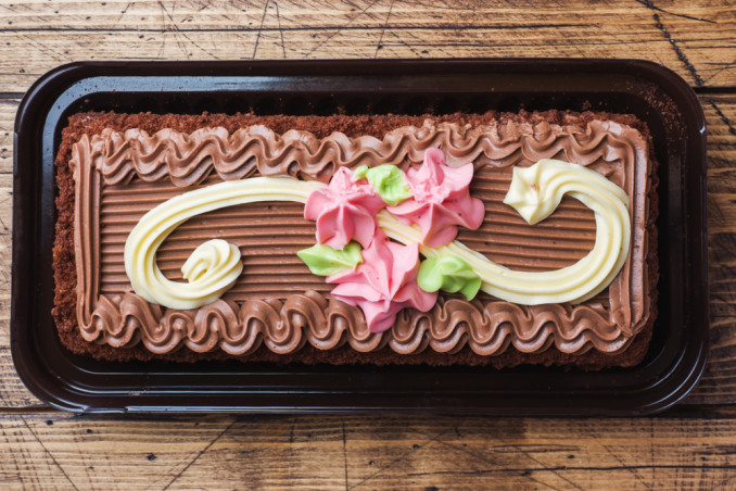 torte rettangolari decorate con cioccolato, torte rettangolari