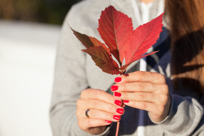 nail art, autunno 2021, decorazioni unghie