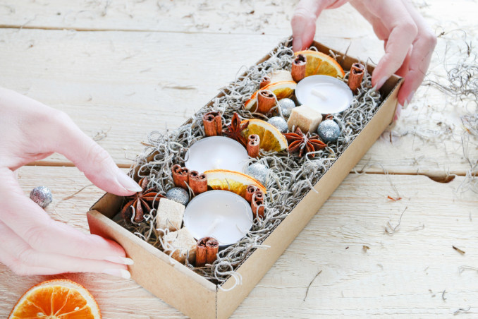 decorazioni con arance essiccate cannella tutorial, decorazioni arance e spezie, decorazioni arance cannella