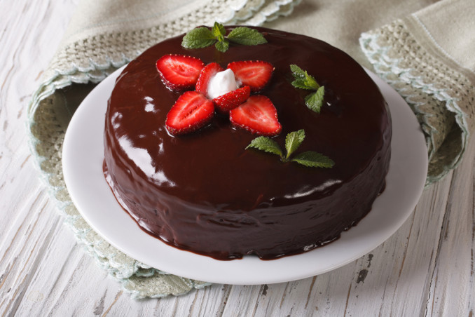 come decorare torta cioccolato con fragole, come decorare torta cioccolato