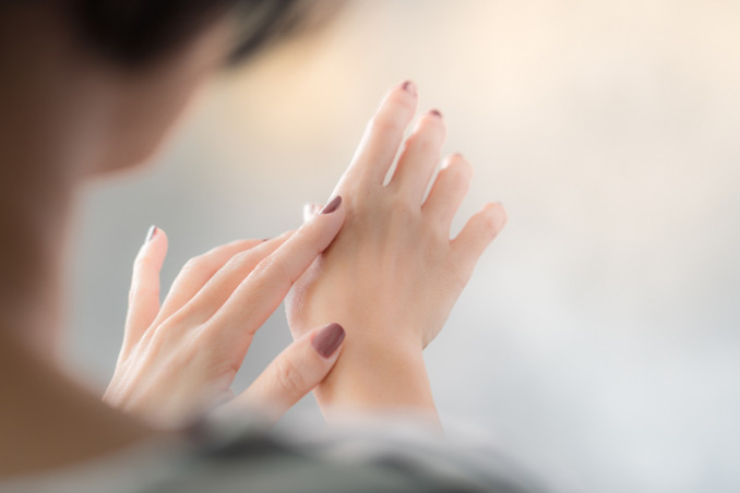 mani carta vetrata, mani secche, ammorbidire mani