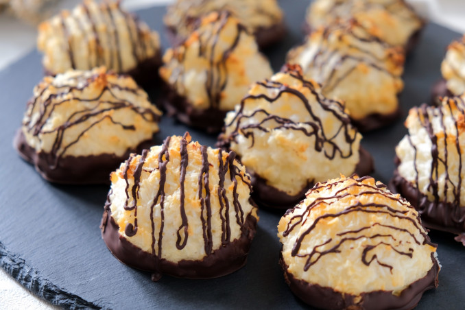 macaroons con fondente e cocco 