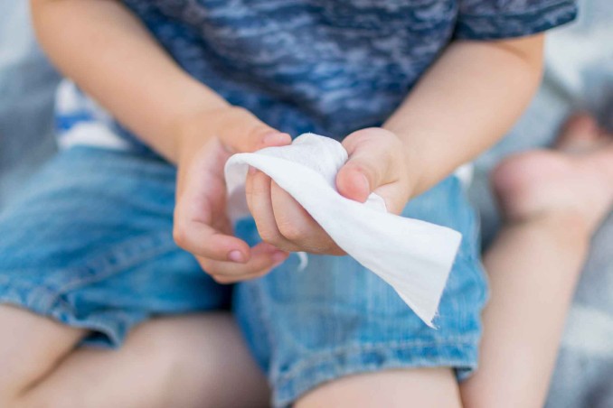 Dove si buttano le salviettine umidificate