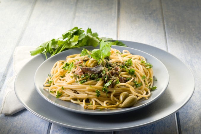 spaghetti acciughe prezzemolo