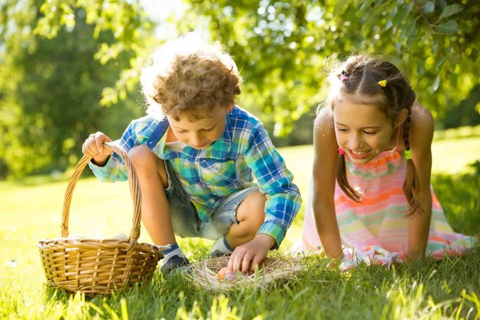 Caccia al tesoro di Pasqua con gli ovetti