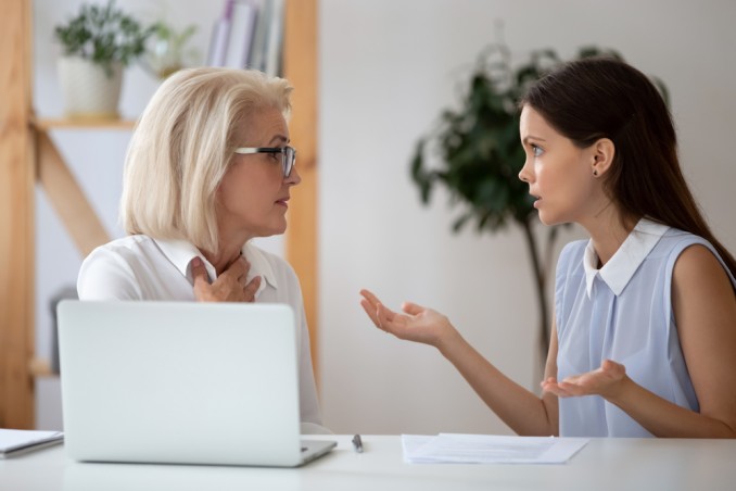 collega insistente lavoro, collega insistente