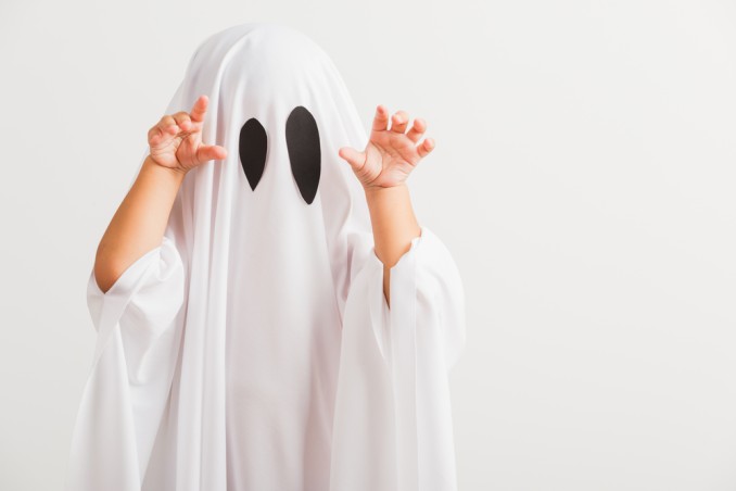 come fare vestito fantasma con lenzuolo, vestito fantasma lenzuolo