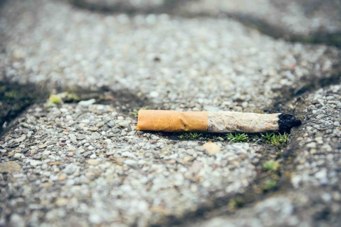 Sigaretta in strada