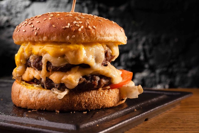 hamburger con formaggio filante