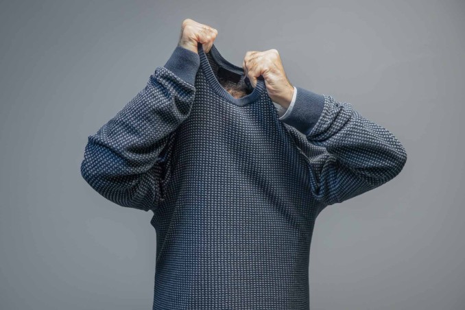 Sognare di non riuscire a togliersi i vestiti