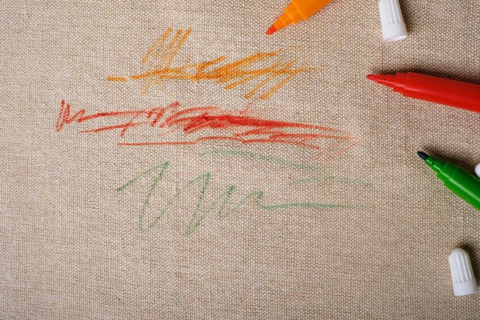 Macchie di pennarello sul divano