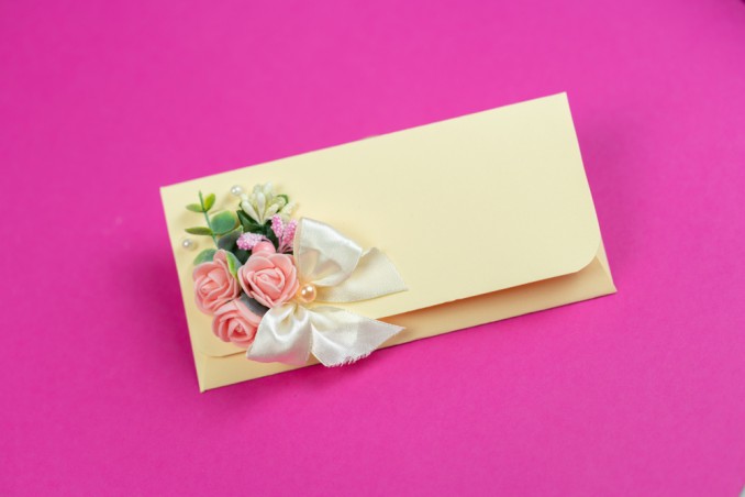 come decorare una busta da lettere, decorare busta