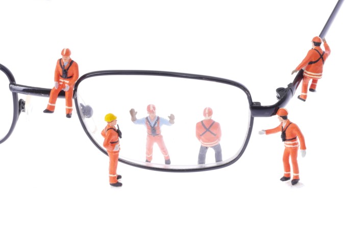 cosa fare se gli occhiali sono stretti, occhiali stretti