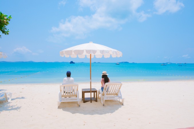 come passare il tempo sotto l'ombrellone, cosa fare sotto l'ombrellone