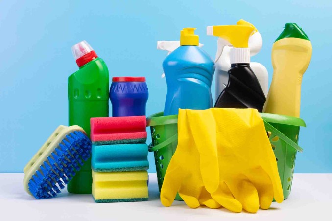 fare le pulizie insieme