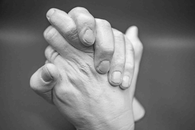 calco delle mani della coppia