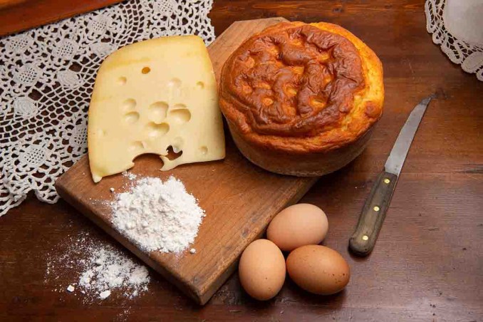 pizza di Pasqua al formaggio