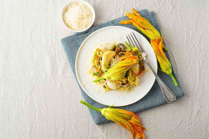 tagliatelle ai fiori di zucca e prosciutto